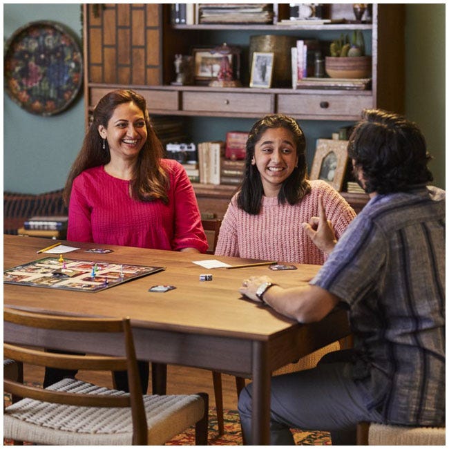 HASBRO CLUE BOARD GAME