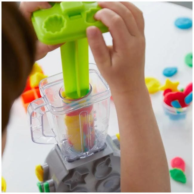 PLAY-DOH SWIRLIN SMOOTHIES TOY BLENDER PLAYSET