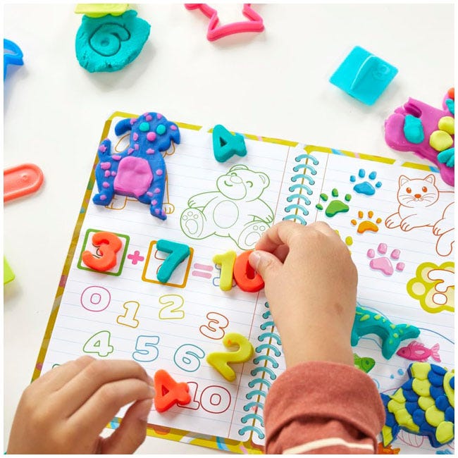 PLAY-DOH SCHOOL ACTIVITIES SET