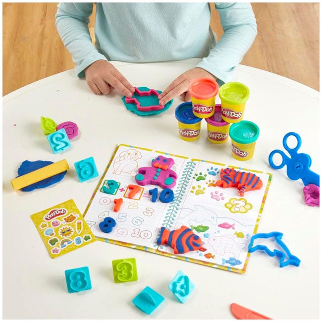 PLAY-DOH SCHOOL ACTIVITIES SET