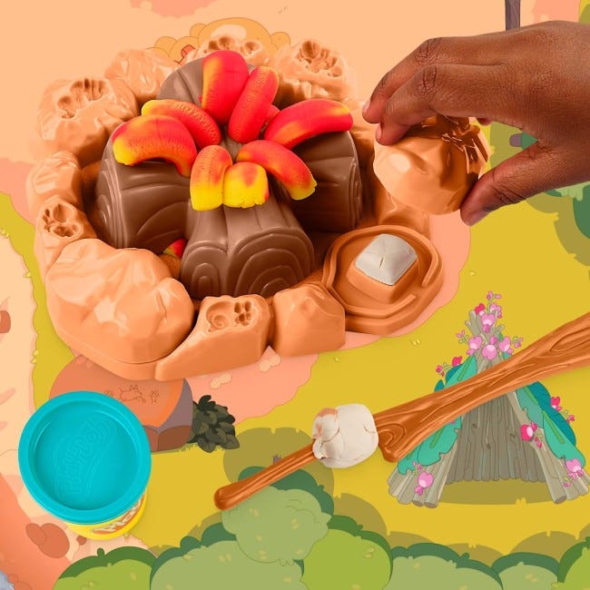 PLAY-DOH BLUEY GOES CAMPING PLAYSET