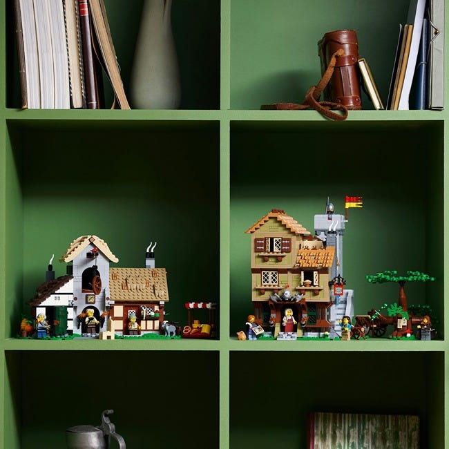 LEGO ICONS MEDIEVAL TOWN SQUARE