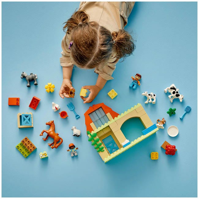 LEGO DUPLO CARING FOR ANIMALS AT THE FARM