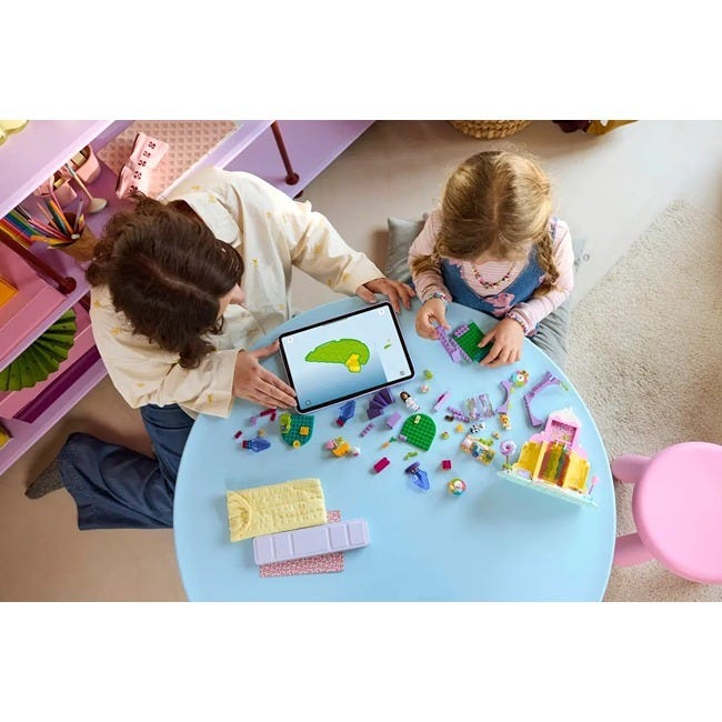 LEGO GABBYS DOLLHOUSE SWEET TREAT MOUNTAIN AND KITTY GARDEN