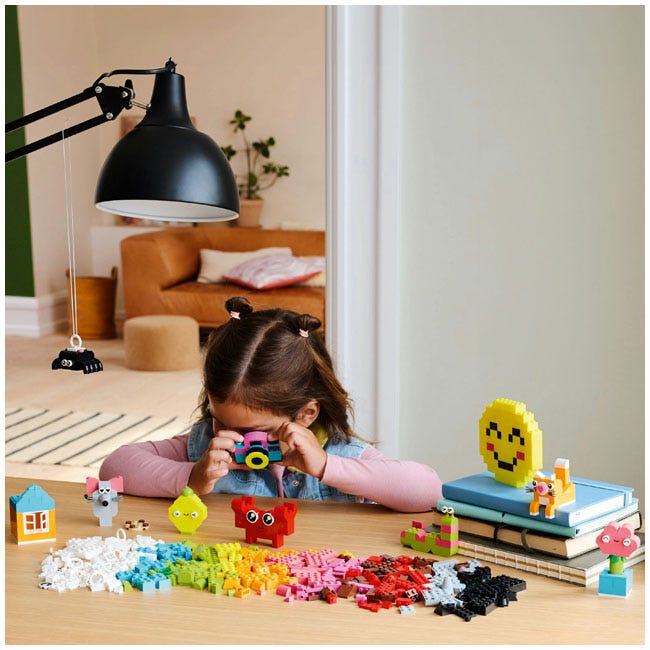LEGO CLASSIC CREATIVE HAPPY BOX
