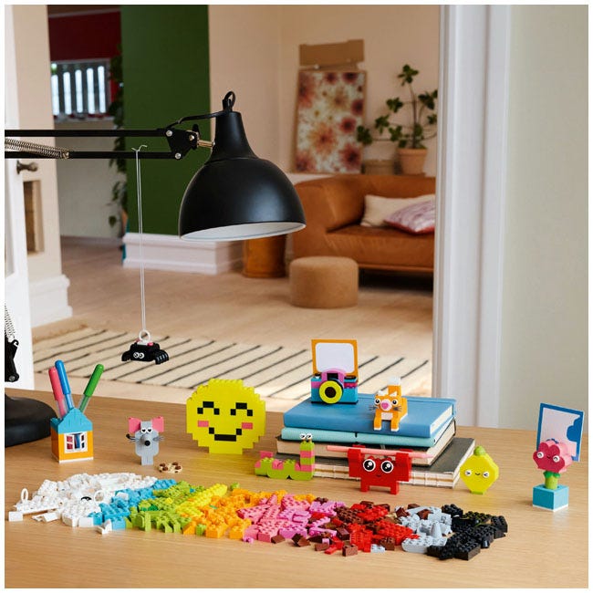 LEGO CLASSIC CREATIVE HAPPY BOX