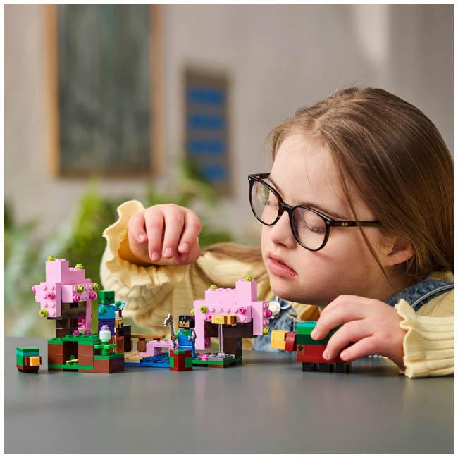 LEGO MINECRAFT THE CHERRY BLOSSOM GARDEN