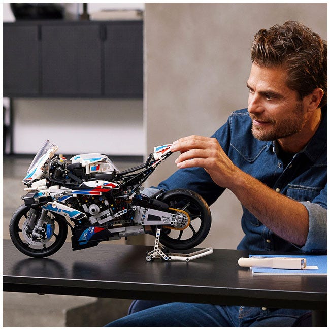 LEGO TECHNIC BMW M 1000 RR