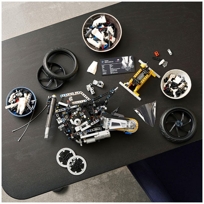 LEGO TECHNIC BMW M 1000 RR