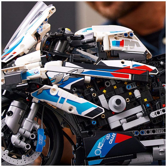LEGO TECHNIC BMW M 1000 RR