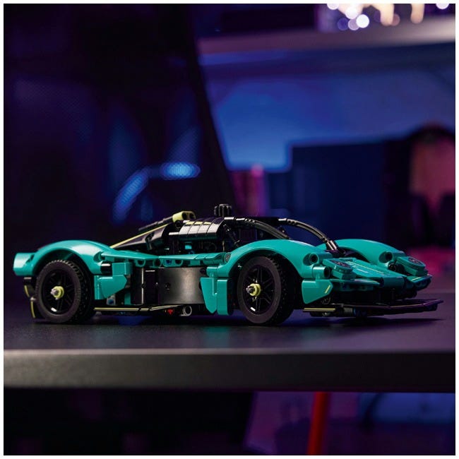 LEGO TECHNIC ASTON MARTIN VALKYRIE