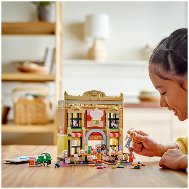 LEGO FRIENDS RESTAURANT AND COOKING SCHOOL