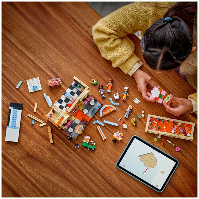 LEGO FRIENDS RESTAURANT AND COOKING SCHOOL