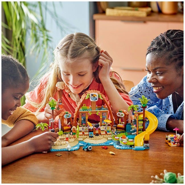 LEGO FRIENDS FAMILY VACATION BEACH RESORT