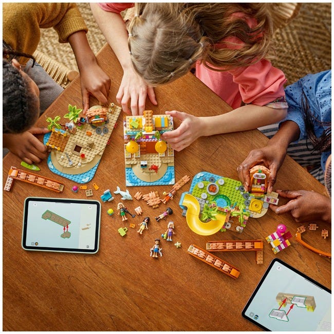 LEGO FRIENDS FAMILY VACATION BEACH RESORT