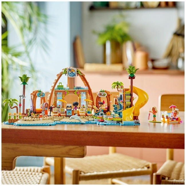 LEGO FRIENDS FAMILY VACATION BEACH RESORT