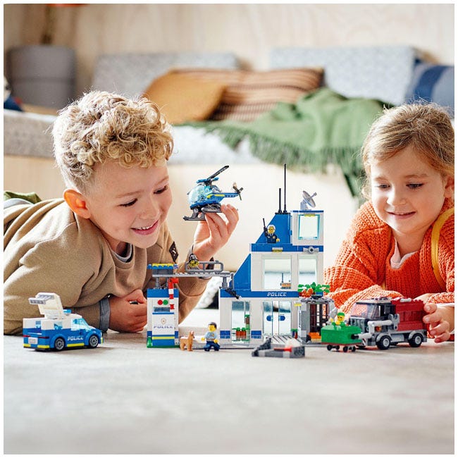 LEGO CITY POLICE STATION