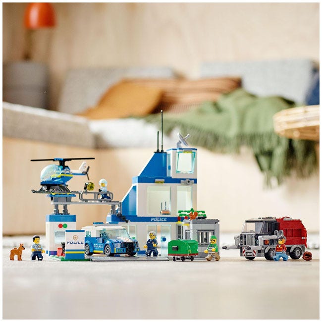 LEGO CITY POLICE STATION