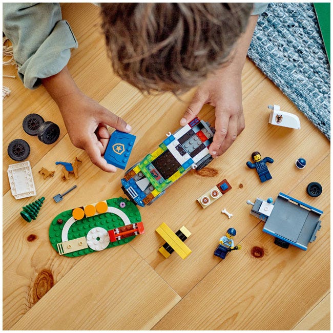 LEGO CITY MOBILE POLICE DOG TRAINING