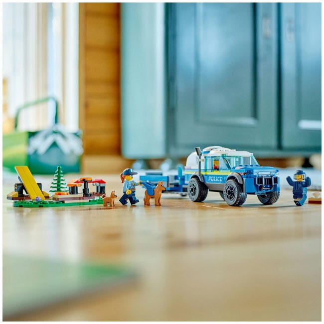 LEGO CITY MOBILE POLICE DOG TRAINING