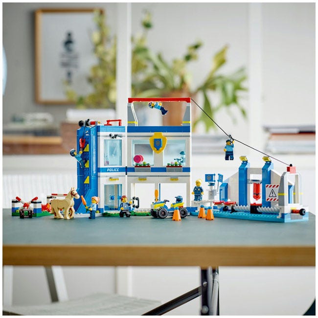 LEGO CITY POLICE TRAINING ACADEMY