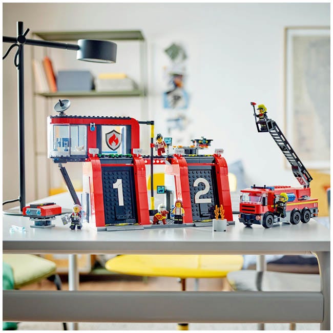 LEGO CITY FIRE STATION WITH FIRE TRUCK