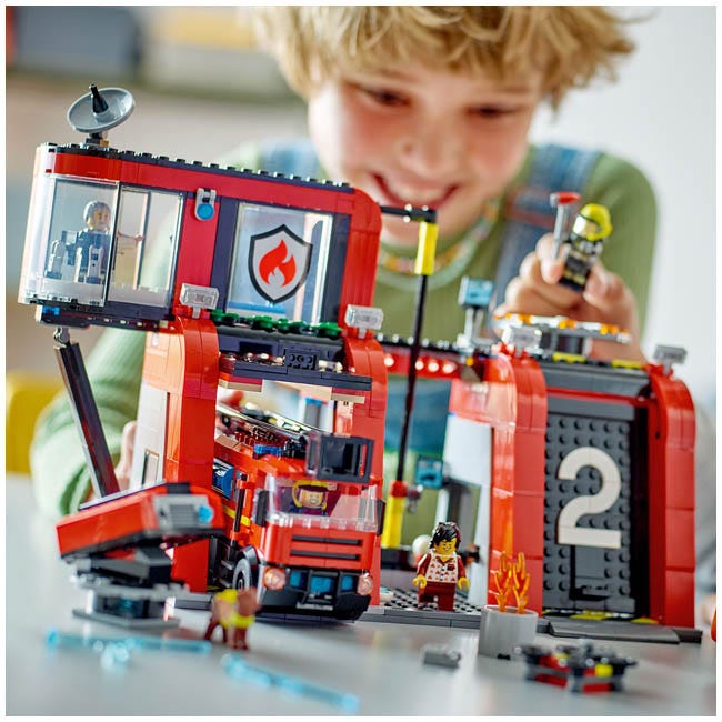 LEGO CITY FIRE STATION WITH FIRE TRUCK