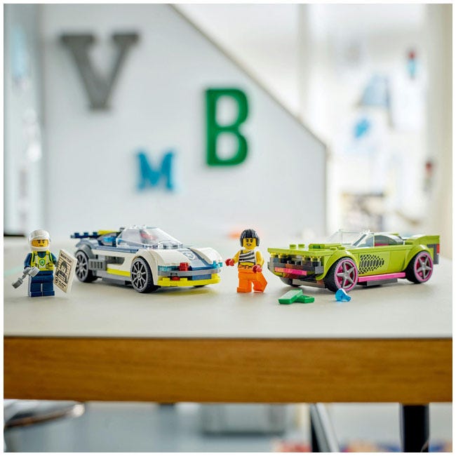 LEGO CITY POLICE CAR AND MUSCLE CAR CHASE