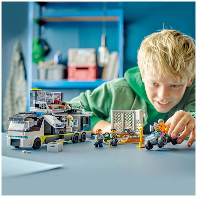 LEGO CITY POLICE MOBILE CRIME LAB TRUCK
