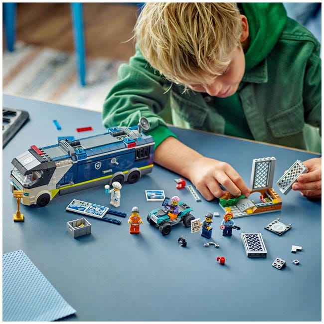 LEGO CITY POLICE MOBILE CRIME LAB TRUCK