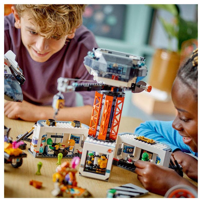 LEGO CITY SPACE BASE AND ROCKET LAUNCHPAD