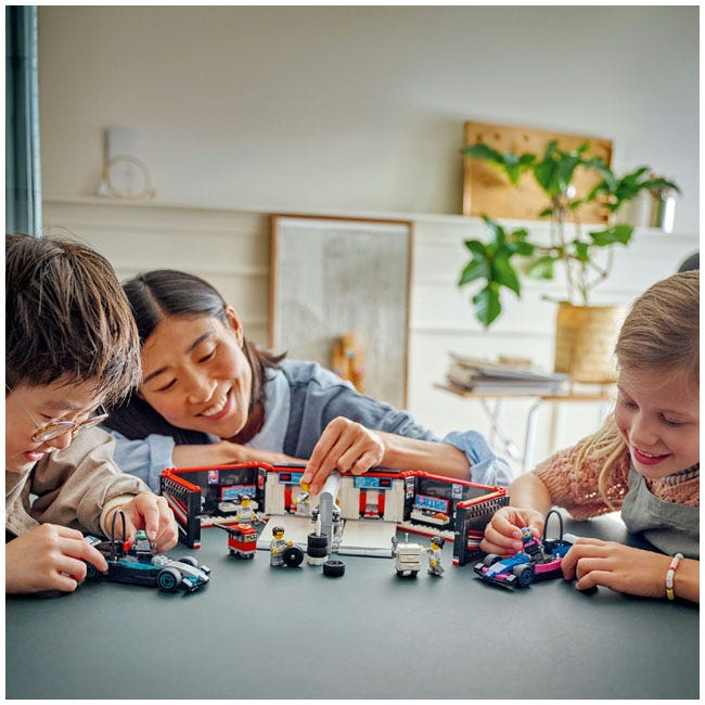 LEGO CITY F1 GARAGE AND MERCEDES-AMG AND ALPINE CARS
