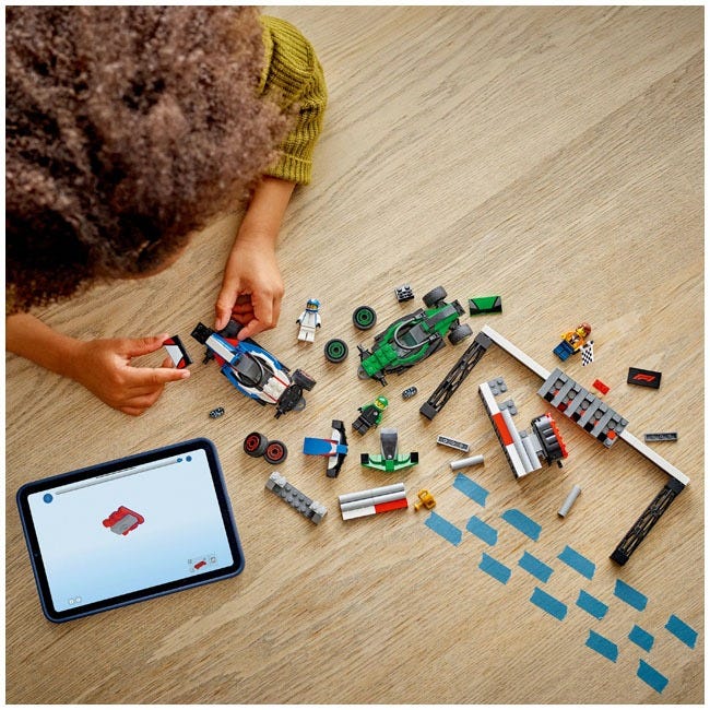 LEGO CITY F1 GRID WITH VCARB AND SAUBER RACE CARS