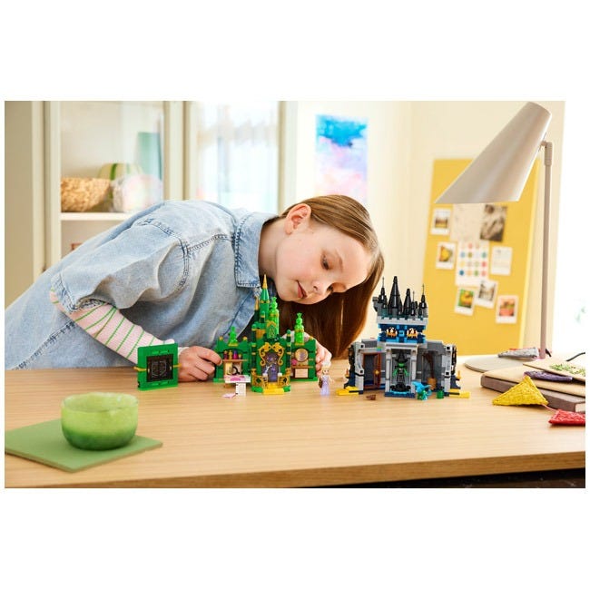 LEGO WICKED EMERALD CITY & KIAMO KO CASTLE