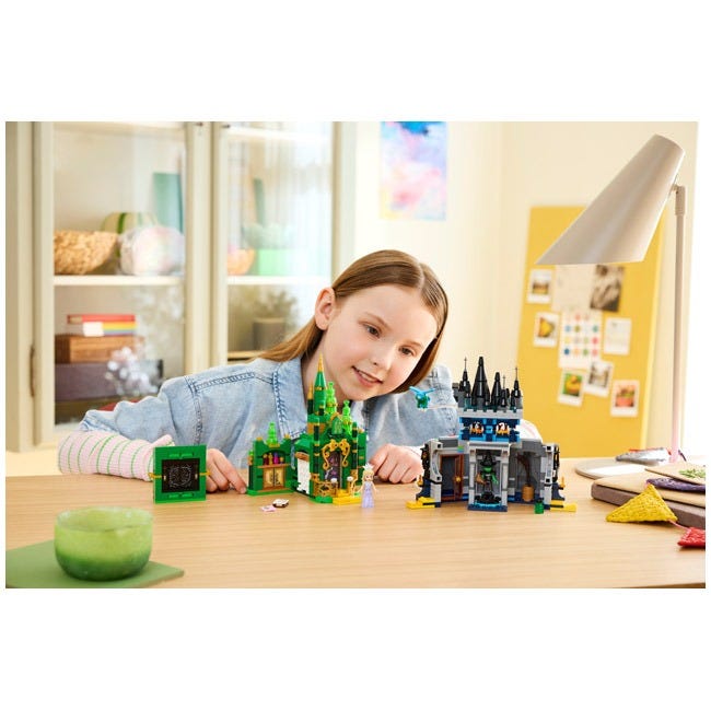 LEGO WICKED EMERALD CITY & KIAMO KO CASTLE