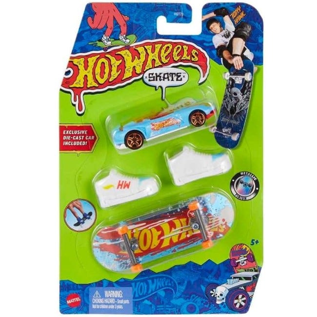 HOTWHEELS FINGER SKATES AND SKATEBOARD WITH DIECAST CAR