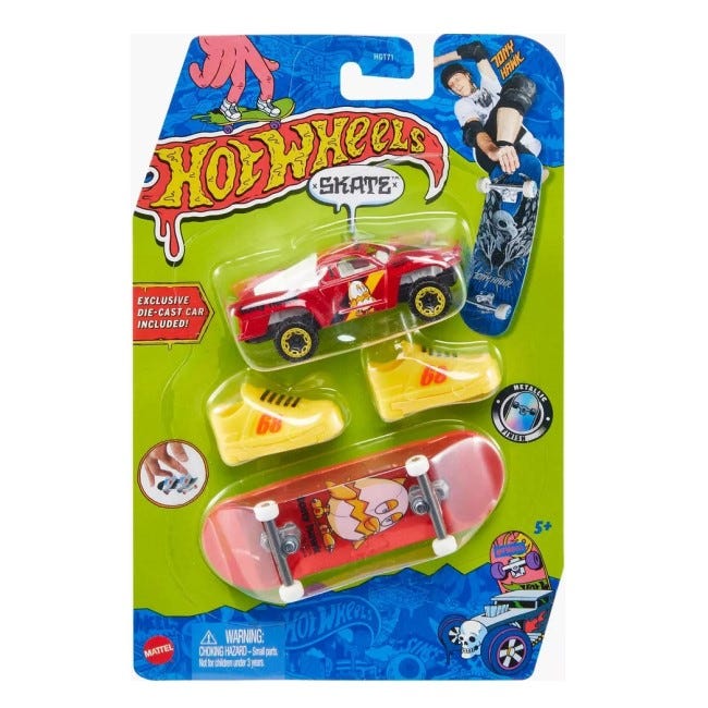 HOTWHEELS FINGER SKATES AND SKATEBOARD WITH DIECAST CAR