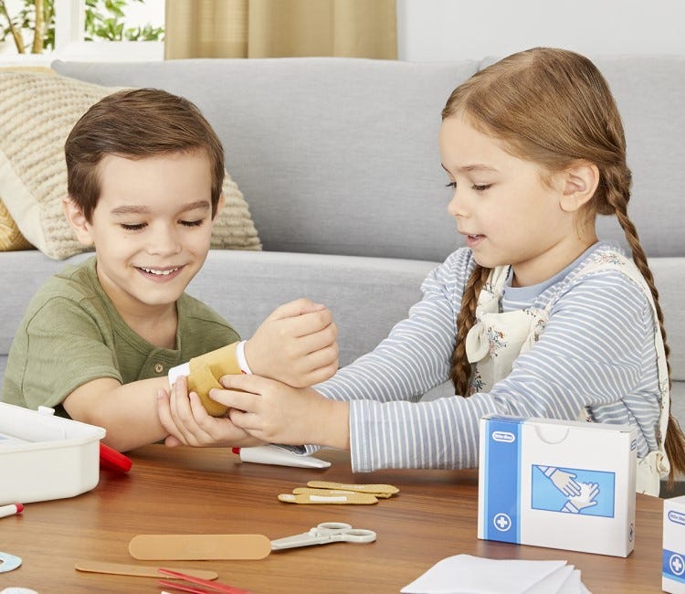 LITTLE TIKES FIRST AID KIT