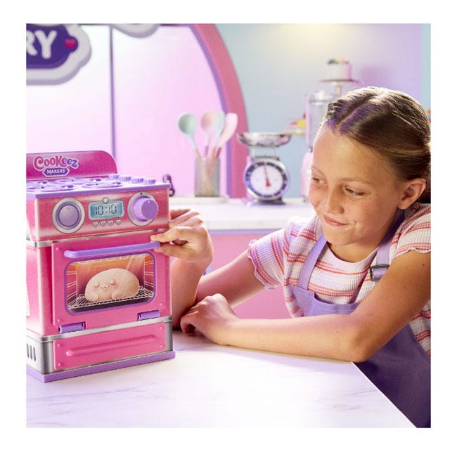 COOKEEZ MAKERY CINNAMON TREATZ OVEN PLAYSET