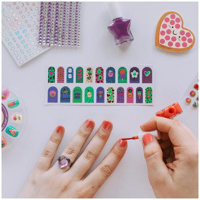 MAKE IT REAL GLITTER GIRLS NAIL PARTY